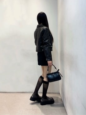 「CHARLES & KEITH（チャールズ & キース）のNoane ノアン クリンクルエフェクトドロウストリングトップハンドルバッグ（ハンドバッグ、ブラック系）」を使った、CHARLES & KEITHさん（レディース・160cm）の春コーディネート