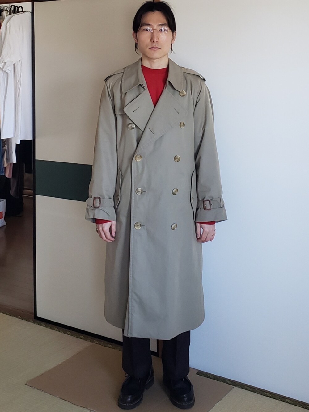 「めがね、ツーポイント、トレンチコート、burberry、バーバリー、REVERSE WEAVE、リバースウィーブ、Champion、フレアパンツ、フレアスラックス、Paraboot」｜「usedの70年代 BURBERRY TRENCH21 一枚袖（トレンチコート、ベージュ系）」を使った、Yuukiさん（メンズ・169cm）の春コーディネートの1枚目の写真