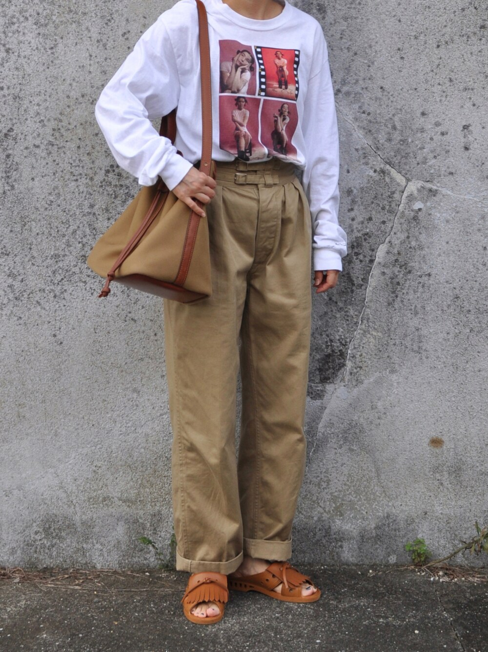 「フォトT、ロンT、Bjork、leno&co、グルカパンツ、チノパン、ベージュ、bensan、BRADY」｜「BEAUTY&YOUTH UNITED ARROWSの【別注】＜idilliaco＞∴Bjork フォトプリントロングスリーブTシャツ ◆（Tシャツ/カットソー、その他）」を使った、Rabbitsekine🐰さん（レディース・163cm）の夏コーディネートの1枚目の写真