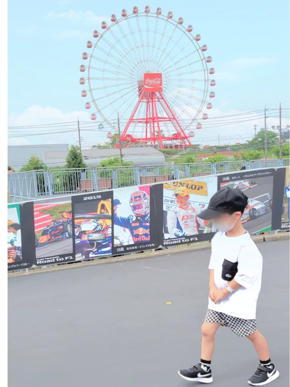 「キッズコーデ、キッズファッション、男の子、白Tシャツ、チェッカー柄、モノトーン、夏コーデ、キャップ、ハーフパンツ」｜「newhattanの【newhattan】ニューハッタン KID’Sキャップ Baseball Low Cap-twill kids-（キャップ、ブラック系）」を使った、ぼっちゃんさん（レディース・161cm）の春コーディネートの1枚目の写真