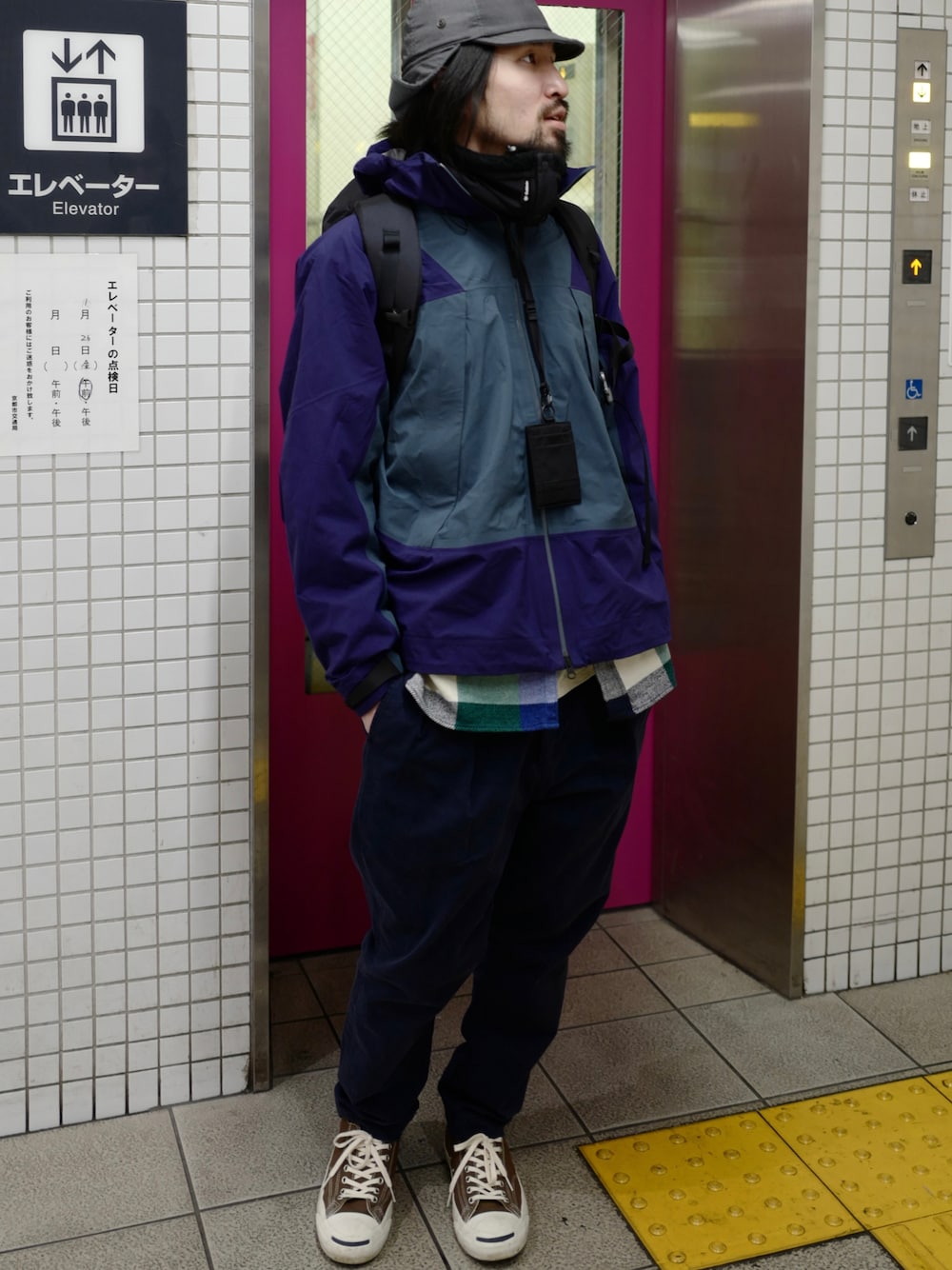 「冬のコーデ」｜「nonnativeの＜nonnative(ノンネイティブ)＞ DWELLER CHINO/パンツ □□（その他パンツ、ベージュ系）」を使った、SUPER_CUBさん（メンズ・174cm）の冬コーディネートの1枚目の写真
