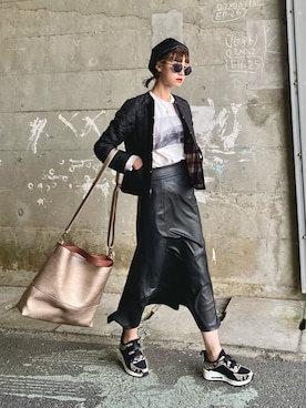「レザースカート」｜「アイテム（ハンチング/ベレー帽）」を使った、IMOKOさん（レディース・170cm）の秋コーディネート