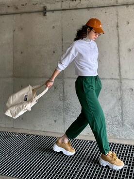 「アイテム（スウェットパンツ）」を使った、IMOKOさん（レディース・170cm）の春コーディネート
