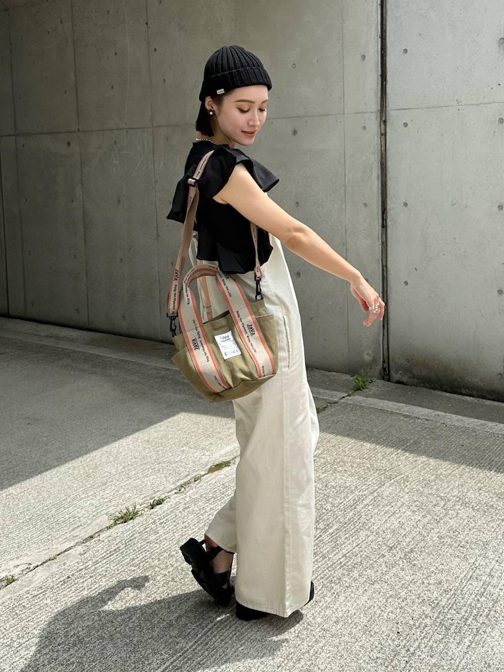 IMOKO｜Javaのショルダーバッグを使ったコーディネート - WEAR