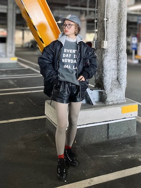 「カラーソックス」｜「アイテム（MA-1）」を使った、IMOKOさん（レディース・170cm）の冬コーディネート