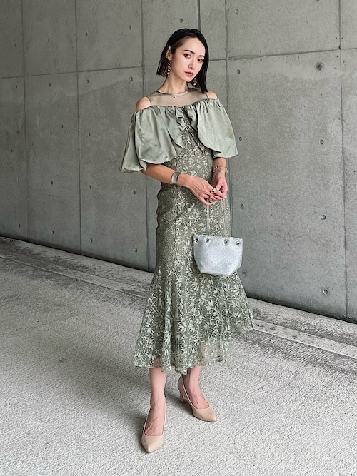 Leja 花柄刺繍オフショルダーシアードッキングパフスリーブ
