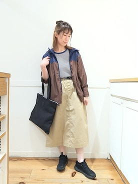 「アイテム（マウンテンパーカー、ブラウン系）」を使った、でちさん（レディース・165cm）の春コーディネート