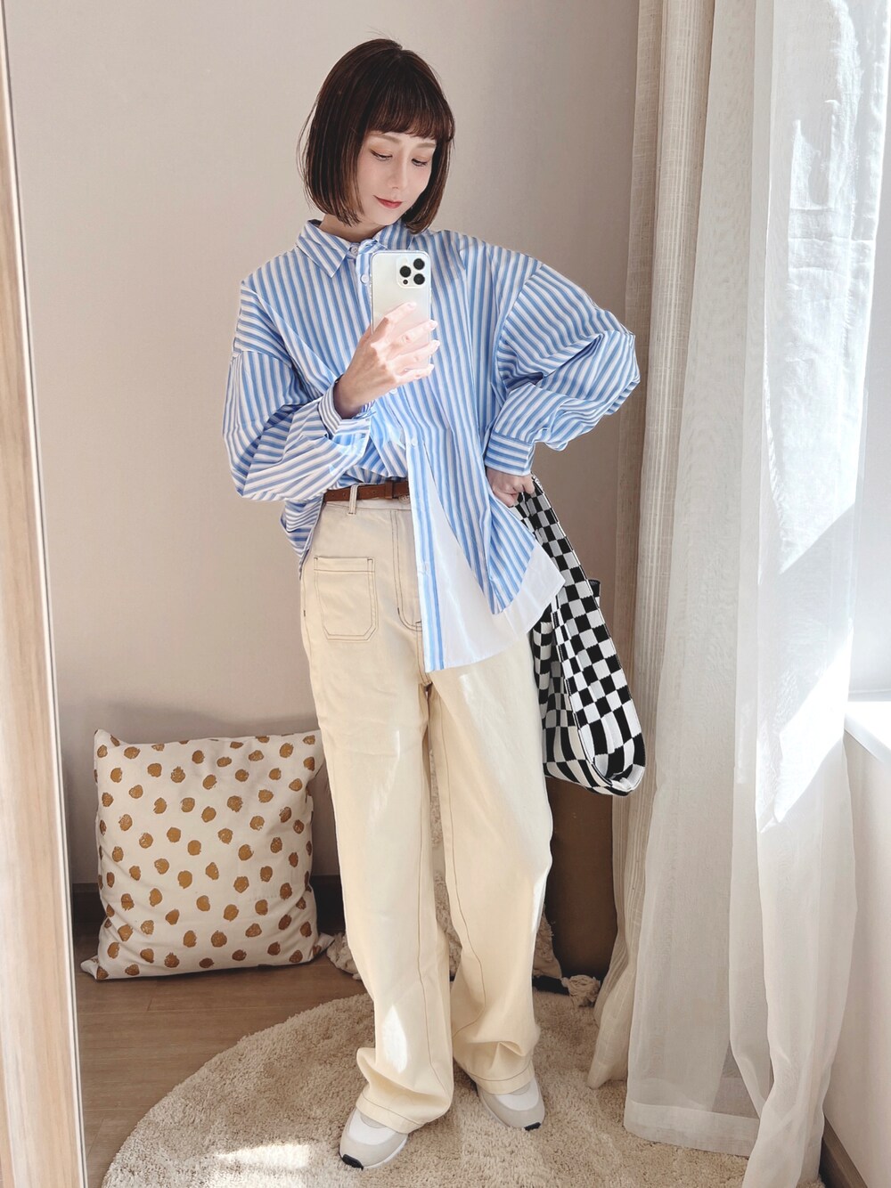 「ootd、休闲、シンプル、シンプルコーデ、パンツスタイル、シャツスタイル、カジュアル、カジュアルコーデ、お洒落さんとつながりたい」｜「DZのアイテム（シャツ/ブラウス、ブルー系）」を使った、喵喵小桃さん（レディース・160cm）の春コーディネートの1枚目の写真