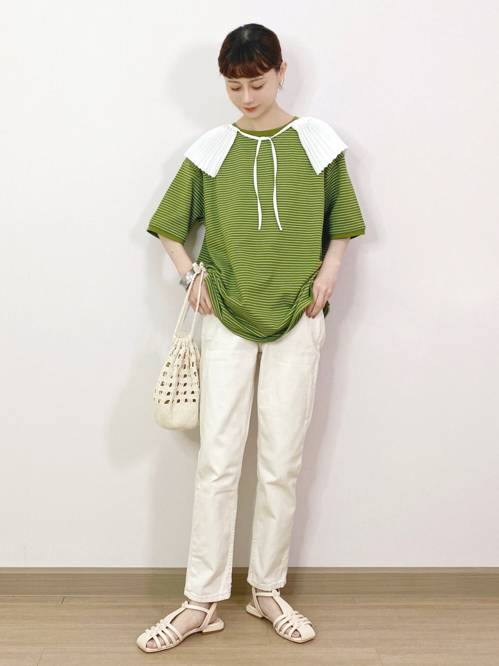 「ootd、休闲、牛仔裤、基础款、シンプル、パンツスタイル、グリーン、ボーダー、Tシャツ、ビッグカラー、プリーツ、付け襟、きれいめカジュアル、カジュアル、サンダル」｜「Kastaneの【WEB限定】リンガーボーダー5分袖TEE（Tシャツ/カットソー、グリーン系）」を使った、喵喵小桃さん（レディース・160cm）の春コーディネートの1枚目の写真