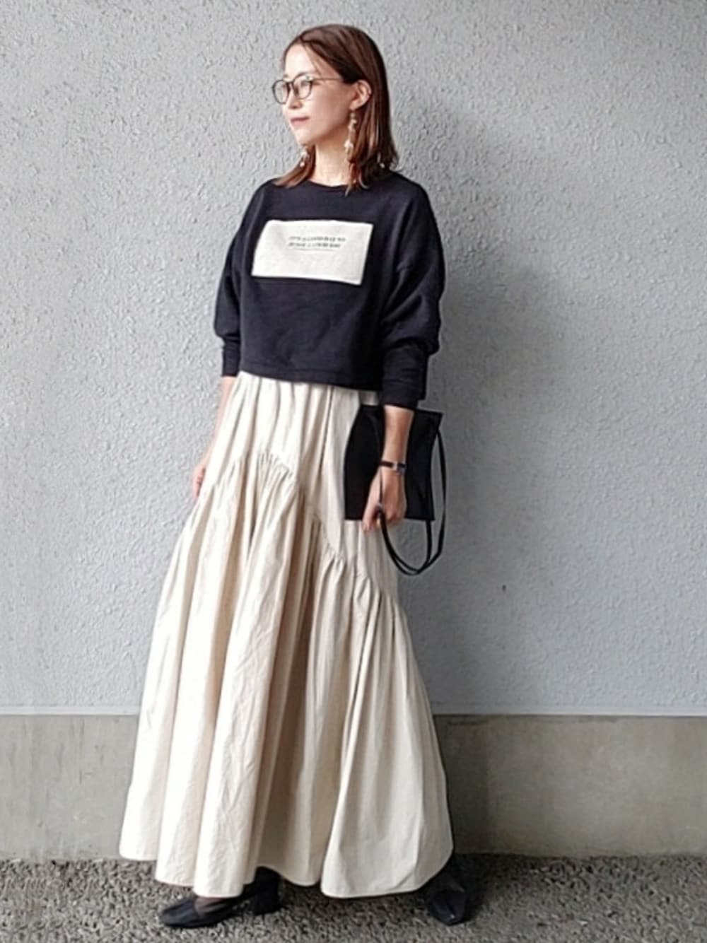 「ZARA、ザラ、ママコーデ、モノトーン、着回しコーデ、スカートスタイル、秋色、秋冬コーデ」｜「ZARAのアイテム（スウェット、ブラック系）」を使った、NICOさん（レディース・158cm）の秋コーディネートの1枚目の写真