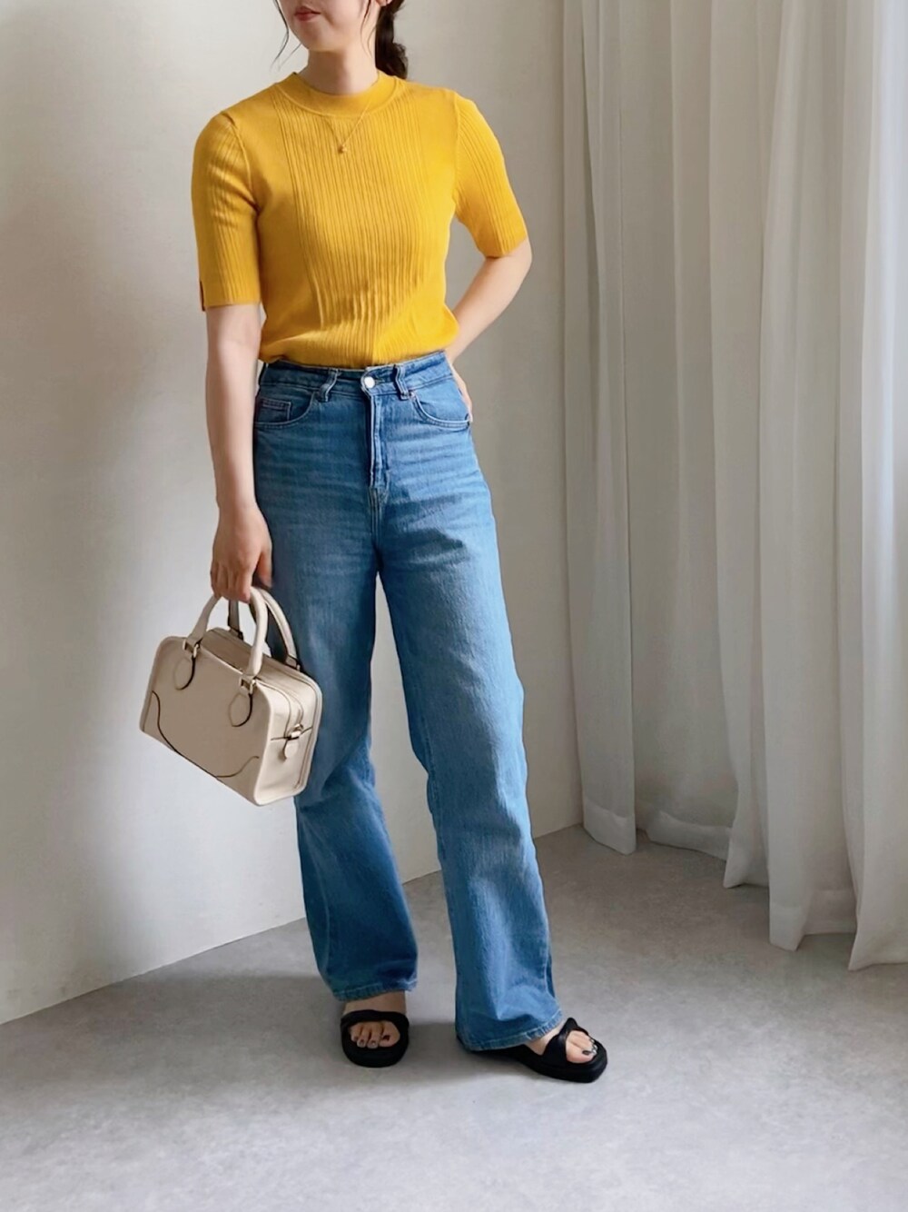 「ラクチンコーデ、休日スタイル、お出かけコーデ、夏コーデ、リブニット、H&M、スクエアバッグ、デニム、デニムパンツ、高身長女子、プチプラ、プチプラコーデ、イエロー、黄色、骨格ウェーブ」｜「GUのアイテム（Tシャツ/カットソー、イエロー系）」を使った、nobuさん（レディース・170cm）の夏コーディネートの1枚目の写真