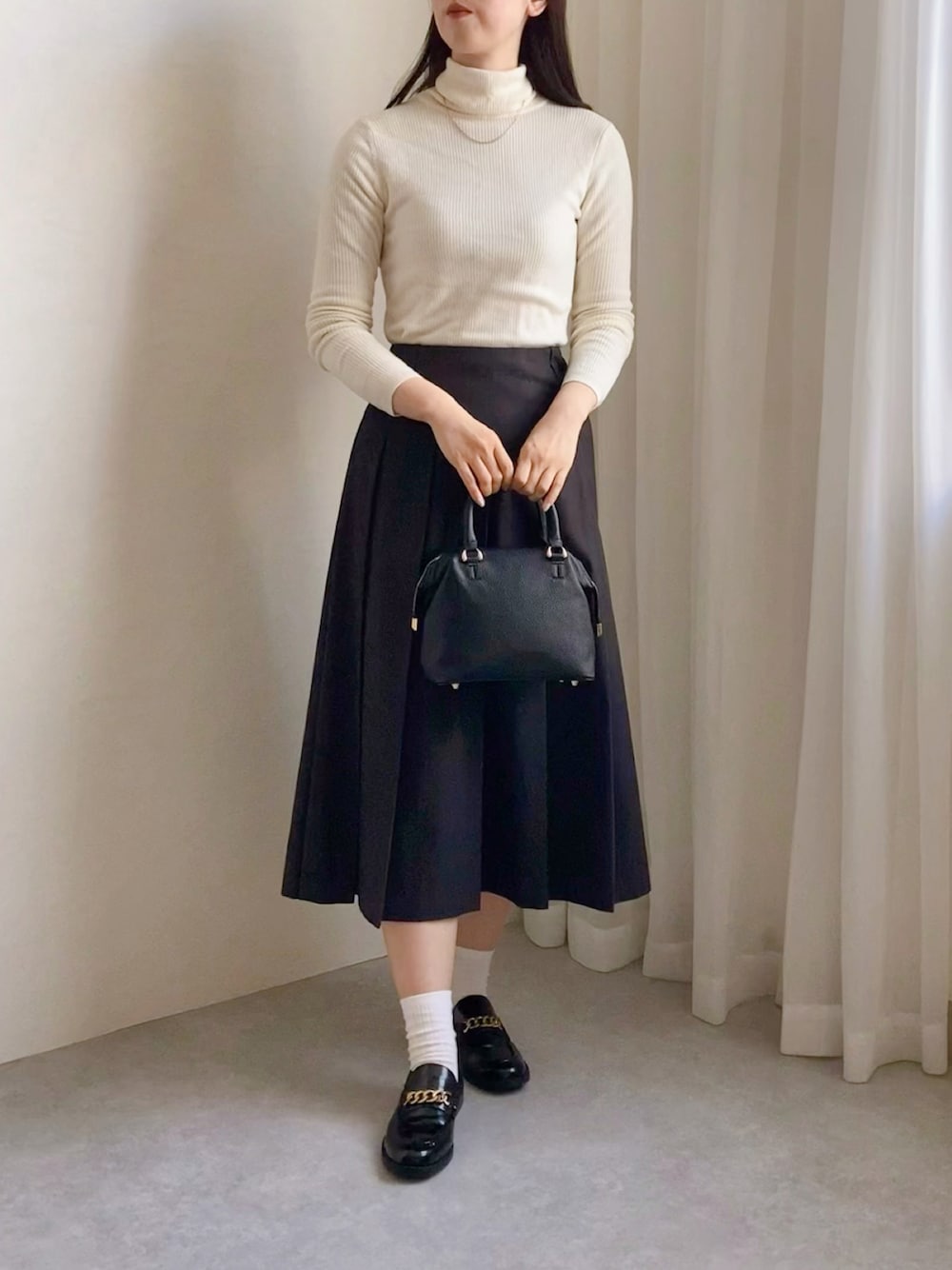 Mila Owen（ミラオーウェン）の「ベルトループデザインプリーツ