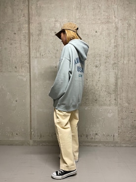 「AVIREX（アヴィレックス）の【MILKFED.×AVIREX】PULL OVER PARKA/ プルオーバーパーカー（パーカー、ブルー系）」を使った、浅野ゆきさん（レディース・158cm）の秋コーディネート