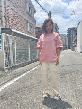 「AVIREX（アヴィレックス）の【MILKFED.×AVIREX】ロゴ Tシャツ/LOGO T-SHIRT/ミルクフェド/アヴィレックス（Tシャツ/カットソー、ピンク系）」を使った、浅野ゆきさん（レディース・158cm）の夏コーディネート