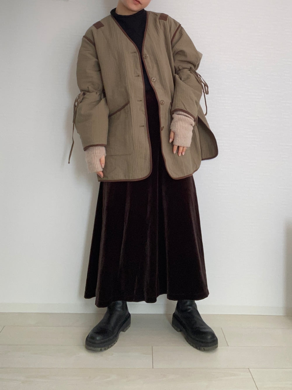 「春先取り、ビッグシルエット、ロングスカート、マーメイドスカート、カジュアル、カジュアルコーデ、ミリタリージャケット、ニット、ブーツ」｜「SLYのWRINKLE MILITARY LINER JK ミリタリー リネン ジャケット（ミリタリージャケット、グリーン系）」を使った、maさん（レディース・161cm）の冬コーディネートの1枚目の写真