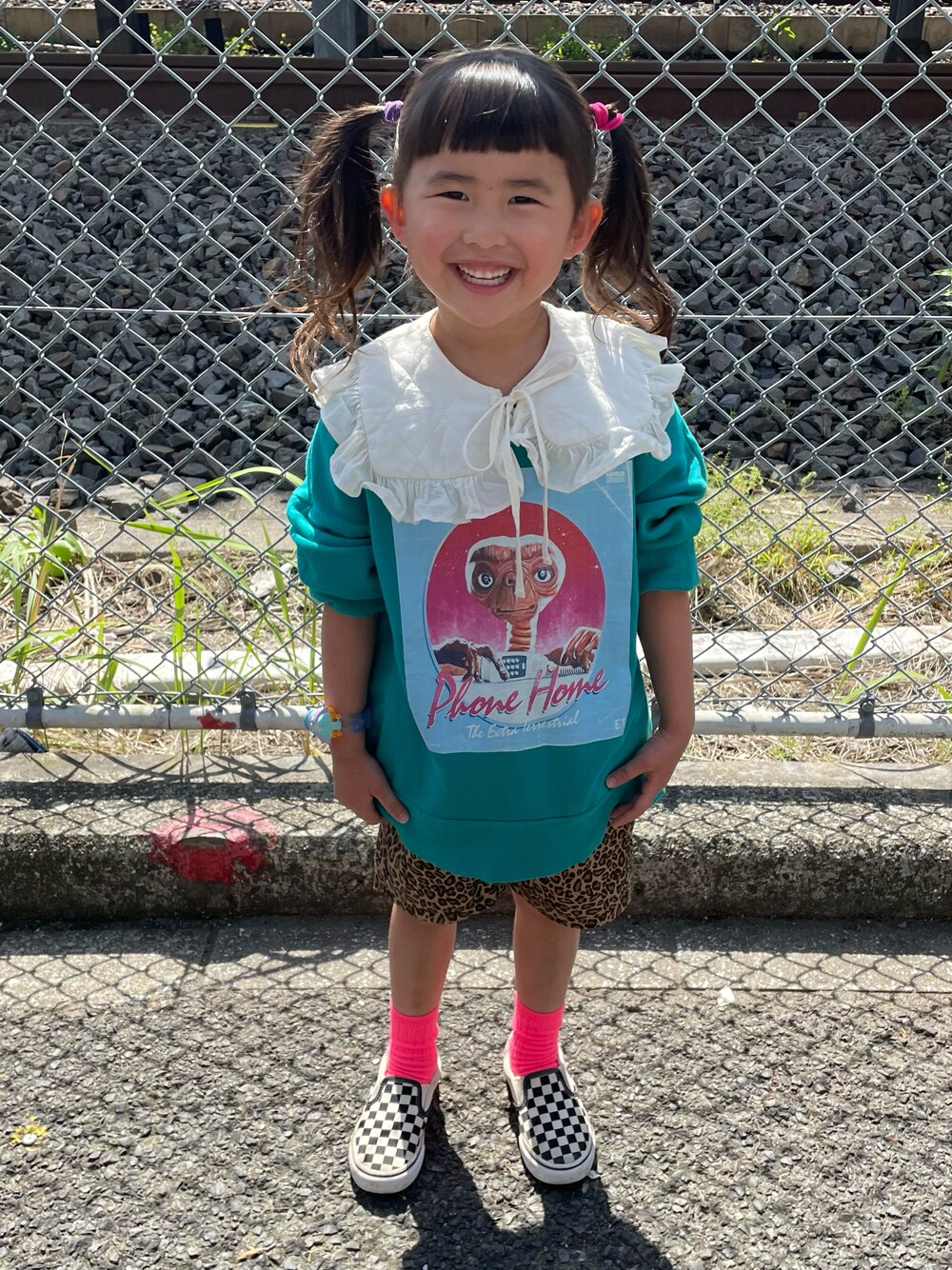 「ごきげんウィーク、休日コーデ、ZOZOKIDSDAY、マーキーズ、ショートパンツ、つけ襟、柄パンツ、トレーナー、チェッカーフラッグ、グリーン」｜「MARKEY'Sのアイテム（トップス、グリーン系）」を使った、みにょさん（キッズ・90cm）の春コーディネートの1枚目の写真