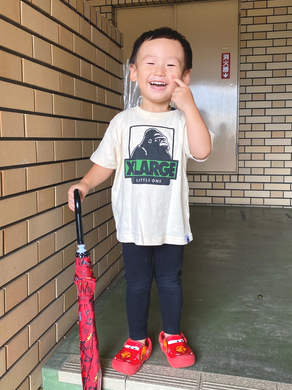 「おとこのこ、2歳5ヶ月、休日コーデ」｜「XLARGE KIDSの古着加工OGゴリラバックプリント半袖Tシャツ（Tシャツ/カットソー、ホワイト系）」を使った、pooh❁¨̮sukeさん（キッズ・90cm）の秋コーディネートの1枚目の写真