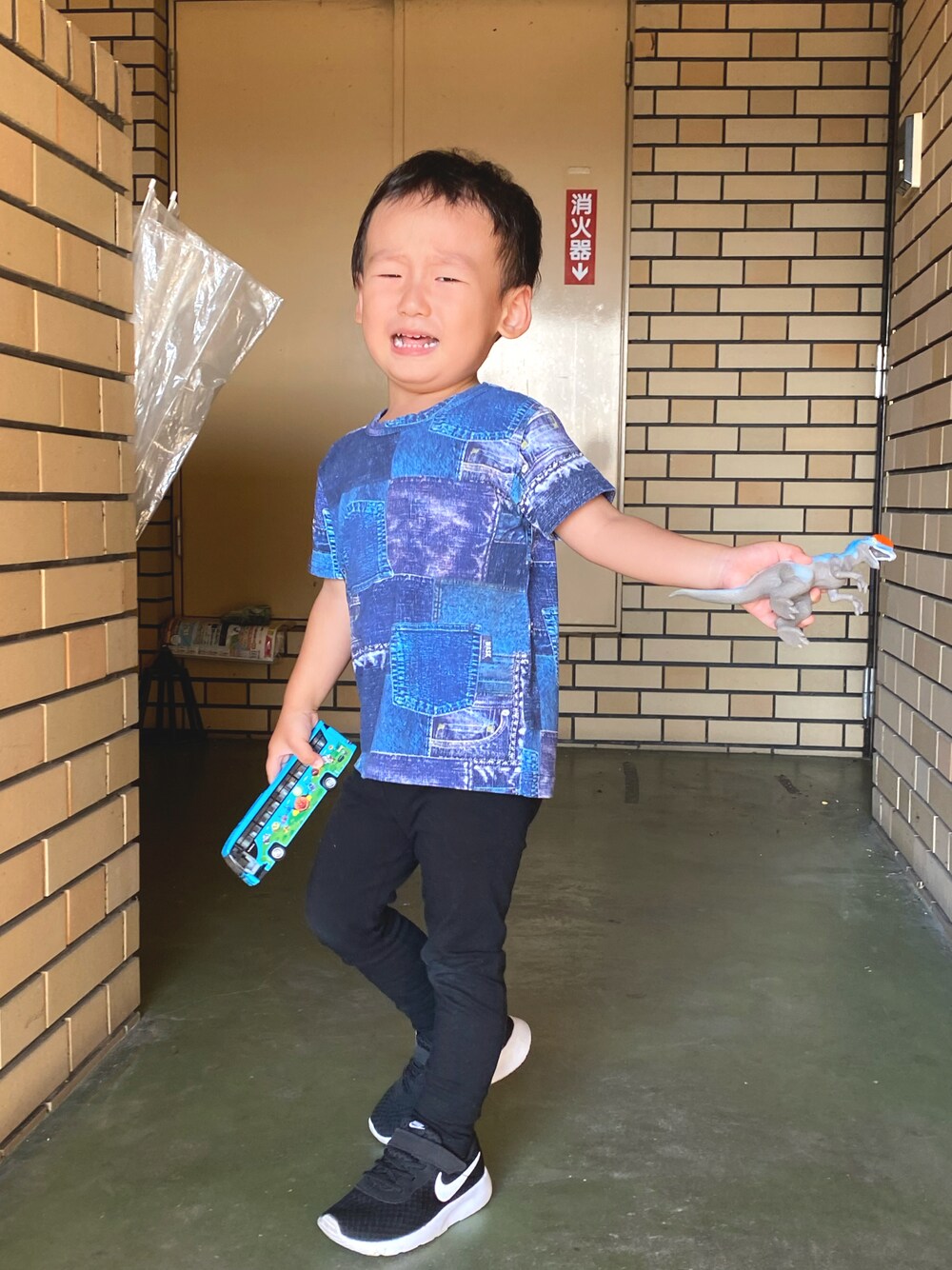 「おとこのこ、2歳5ヶ月、保育園コーデ」｜「WASKのWASK／デニムパッチワークプリント柄Tシャツ(100cm)（Tシャツ/カットソー、ブルー系）」を使った、pooh❁¨̮sukeさん（キッズ・90cm）の秋コーディネートの1枚目の写真