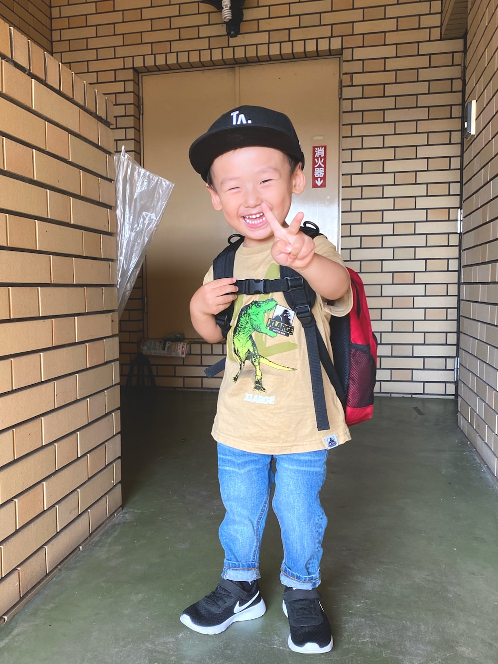 「おとこのこ、2歳5ヶ月、秋服準備はじめました、ベージュ、保育園おやすみした人、嘔吐下痢でした、ママ＆息子」｜「NEW ERAの【NEWERA】 My1st950 Los Angeles Dodgers/【ニューエラ】ﾛｻﾝｾﾞﾙｽ　ﾄﾞｼﾞｬｰｽ キャップ（キャップ、ブラック系）」を使った、pooh❁¨̮sukeさん（キッズ・90cm）の秋コーディネートの1枚目の写真