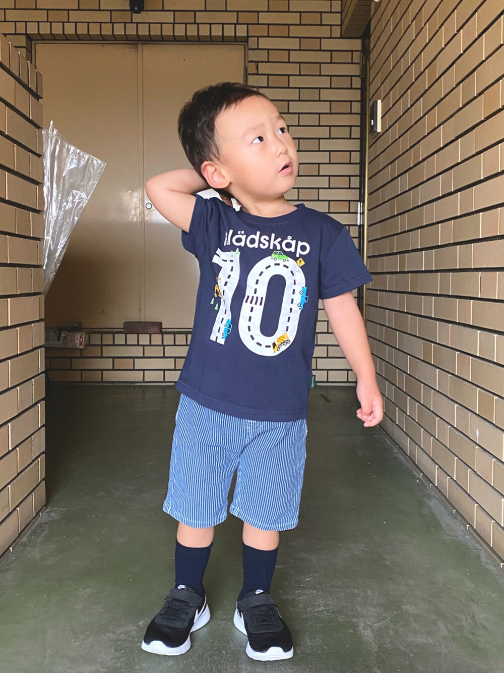 「おとこのこ、保育園コーデ、2歳5ヶ月、秋服準備はじめました」｜「kladskapのナンバリング乗り物Tシャツ（Tシャツ/カットソー、ブルー系）」を使った、pooh❁¨̮sukeさん（キッズ・90cm）の秋コーディネートの1枚目の写真