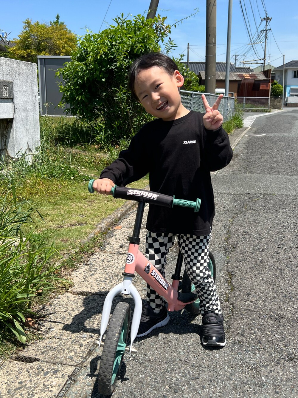 「おとこのこ、４歳１ヶ月、ゴールデンウィーク、お散歩」｜「XLARGE KIDSのランドスケープフォトビックシルエット長袖Tシャツ（Tシャツ/カットソー、ブラック系）」を使った、pooh❁¨̮sukeさん（キッズ・100cm）の春コーディネートの1枚目の写真