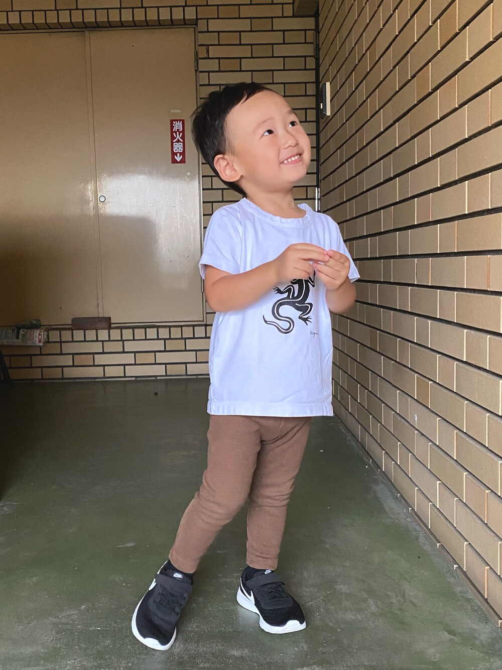 「おとこのこ、2歳5ヶ月、保育園コーデ、秋服準備はじめました、ママ＆息子」｜「agnes b.のSF64 E TS レザールTシャツ（Tシャツ/カットソー、ホワイト系）」を使った、pooh❁¨̮sukeさん（キッズ・90cm）の秋コーディネートの1枚目の写真