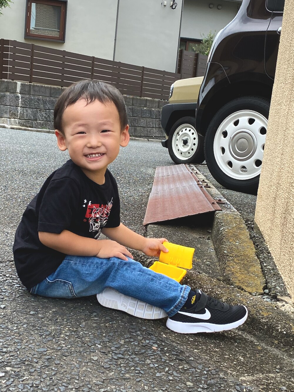 「おとこのこ、2歳5ヶ月、休日コーデ、お出かけコーデ、お迎え待ち、秋服準備はじめました」｜「DIESELのベビー Tシャツ（Tシャツ/カットソー、ブラック系）」を使った、pooh❁¨̮sukeさん（キッズ・90cm）の秋コーディネートの1枚目の写真