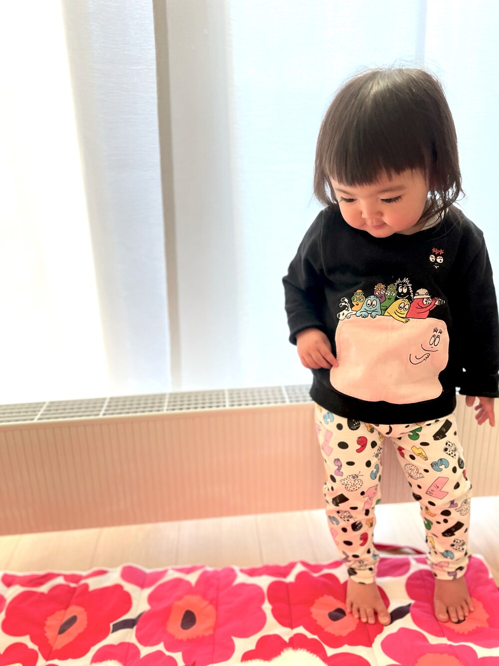 「バーバパパ、グラニフ、保育園コーデ、キッズコーデ、秋冬コーデ、おんなのこ」｜「Design Tshirts Store graniphのコラボレーションキッズスウェット/ファミリーアンドロリータ(バーバパパ)(ブラック)（スウェット、ブラック系）」を使った、♡can &me♡さん（キッズ・90cm）の秋コーディネートの1枚目の写真