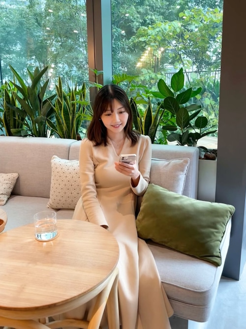 セール】【高評価】ポンチ素材Vネックゴアードワンピース スタイルUP