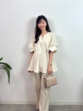 「SAISON DE PAPILLON（セゾンドパピヨン）のパール付きキーネックブラウス（シャツ/ブラウス、ベージュ系）」を使った、saisondepapillon_officialさん（レディース・163cm）の春コーディネート
