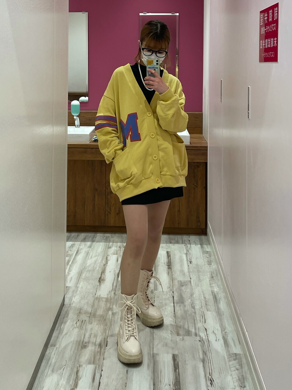 「冬のコーデ、カジュアル、ビッグシルエット、いいね、save、フォローお願いします🤑、お正月、スカート、ブーツ、プチプラコーデ、プチプラ、イエロー、虎、イエローコーデ、相互フォロー、相互フォローしましょう！、いいね返し」｜「GUのアイテム（ブーツ、ホワイト系）」を使った、ノンさん（レディース・159cm）の冬コーディネートの1枚目の写真
