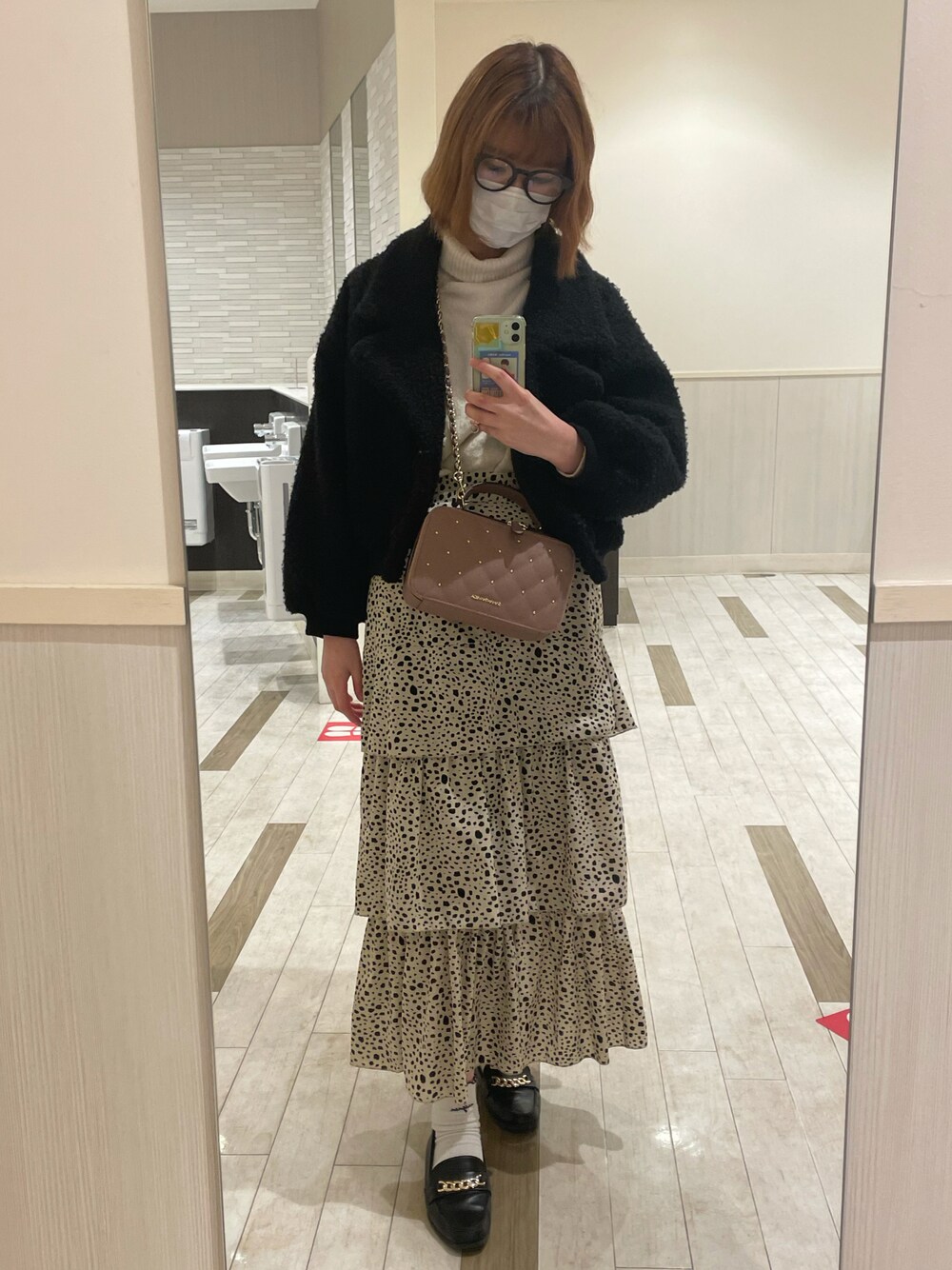 「クリスマスに着たい服、クリスマス、大人女子、シンプル、ootd、大人ガーリー、クリスマスコーデ、冬コーデ、プチプラ、淡色女子、ティアードスカート、ロングスカート、レオパード、めがね、ミニバッグ」｜「SPINNSのアイテム（スカート、ベージュ系）」を使った、ノンさん（レディース・159cm）の冬コーディネートの1枚目の写真