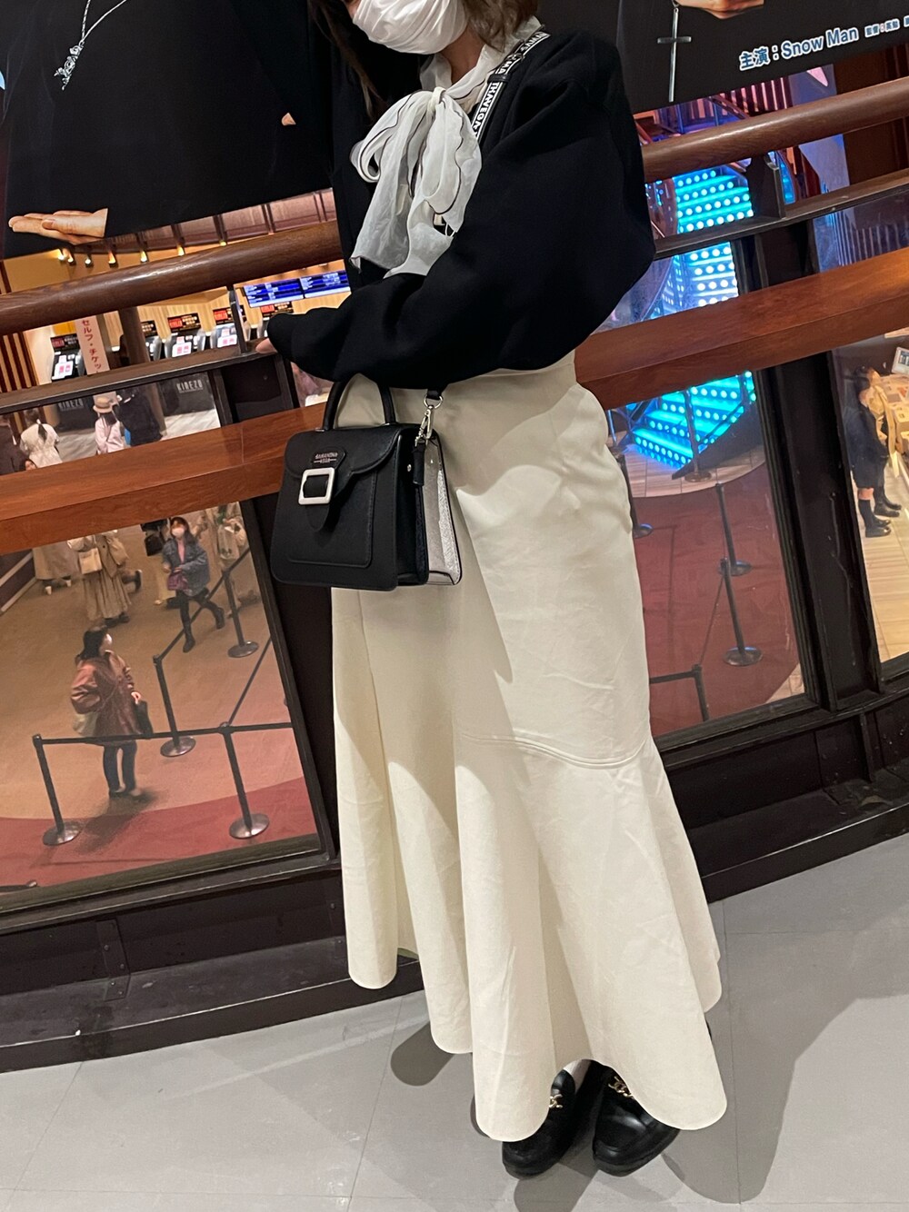 「大人女子、シンプル、スカート、おしゃれさんと繋がりたい、ショルダーバッグ、ローファー、ootd、プチプラ、マーメイドスカート、ロングスカート、フレンチガーリー、ジャニヲタ、ミニバッグ、リボン、相互フォロー」｜「FUNのアイテム（スカート、ホワイト系）」を使った、ノンさん（レディース・159cm）の春コーディネートの1枚目の写真