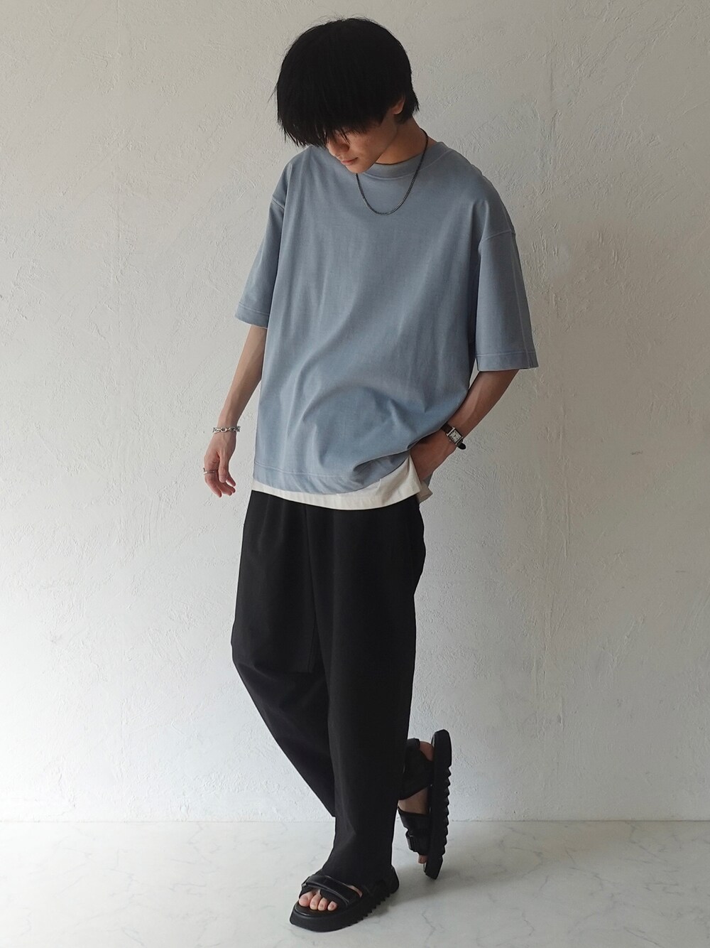 「夏コーデ、夏、大人カジュアル、休日スタイル、ラフコーデ、休日コーデ、Ｔシャツ、ビッグシルエット、爽やかコーデ、シンプル、サンダルコーデ、プチプラ」｜「LIDNMのMVS LAYERED TANK TOP（タンクトップ、ホワイト系）」を使った、xMe1x / めいさん（メンズ・177cm）の夏コーディネートの1枚目の写真
