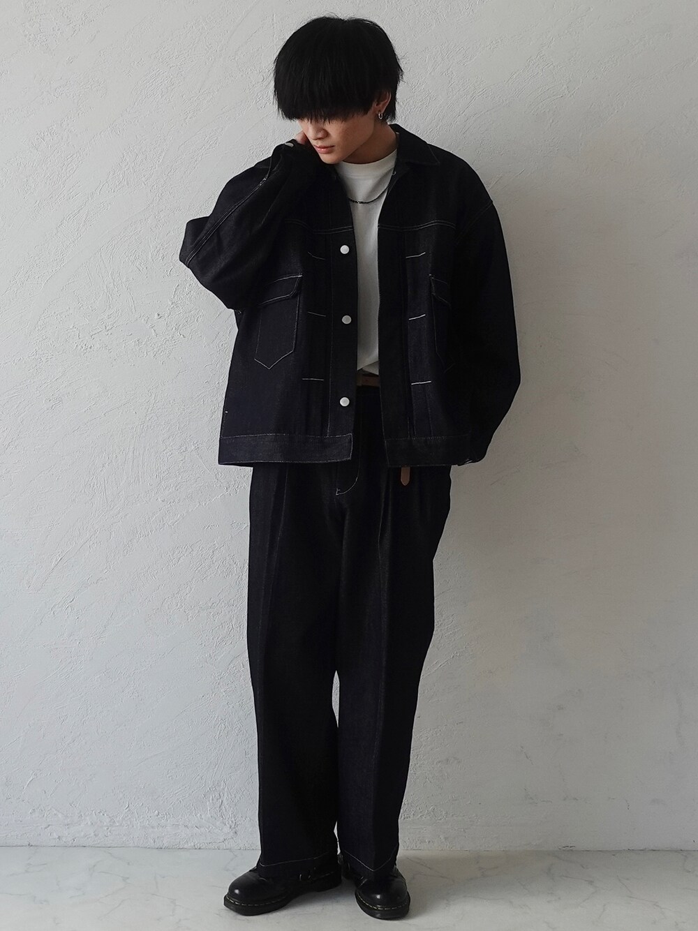 「WYM、春服みてみて、シンプルコーデ、大人コーデ、革靴、デニム、きれいめカジュアル、ラフ、春コーデ、ビッグシルエット、セットアップ、休日スタイル、モード」｜「WYM LIDNMの【WYM LIDNM】HEAVY WEIGHT OVERSIZED LS-TEE（Tシャツ/カットソー、グレー系）」を使った、xMe1x / めいさん（メンズ・177cm）の春コーディネートの1枚目の写真