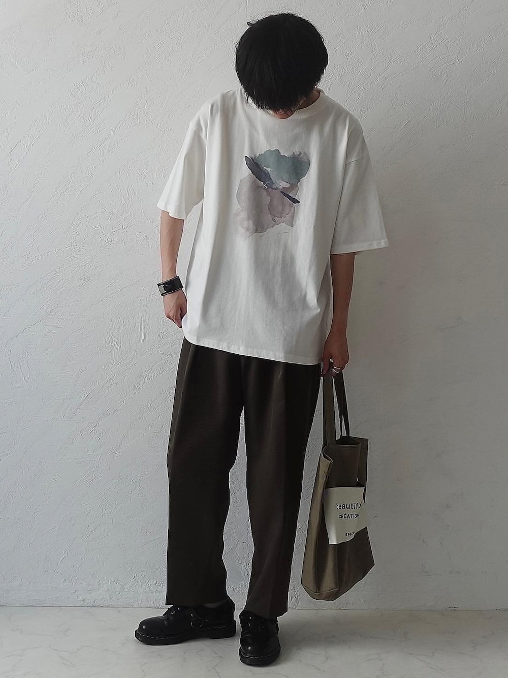「WYM LIDNMの【WYM LIDNM】ART GRAPHIC-TEE/カットソー（Tシャツ/カットソー、ホワイト系）」を使った、xMe1x / めいさん（メンズ・177cm）の夏コーディネートの1枚目の写真