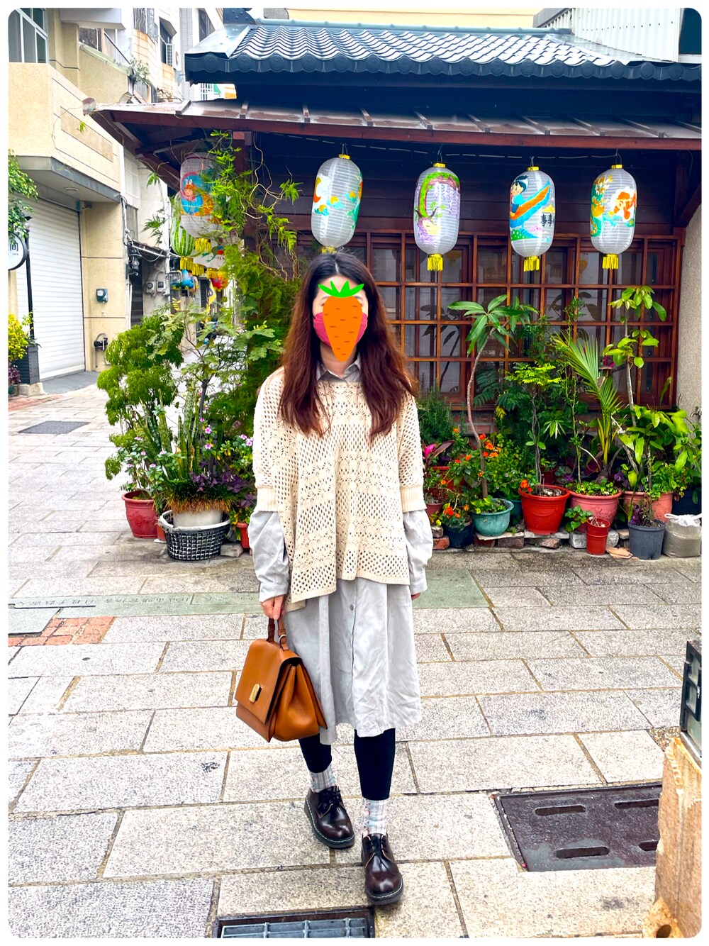 「FURLAのFURLA EMMA S TOP HANDLE（ハンドバッグ、ブラウン系）」を使った、赤Kさん（レディース・160cm）の春コーディネートの1枚目の写真