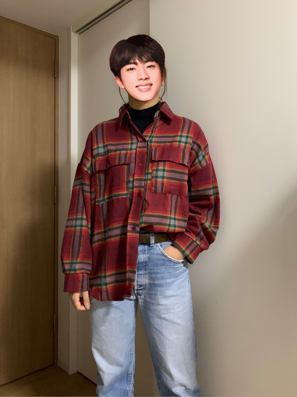 「チェック、重ね着、チェックシャツ、リーバイス、冬コーデ、スニーカーコーデ、古着MIX、Levi's、赤チェック、パンツスタイル、シャツコーデ、カジュアルコーデ、デニムコーデ、秋コーデ、モックネック」｜「SHEINのアイテム（シャツ/ブラウス、レッド系）」を使った、shihoさん（レディース・163cm）の秋コーディネートの1枚目の写真