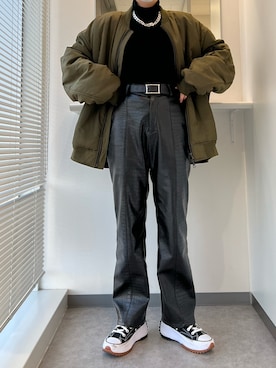 「WHO'S WHO gallery（フーズフーギャラリー）のダメージスライドリブニット（ニット/セーター、ブラック系）」を使った、アンドウさん（レディース・163cm）の冬コーディネート