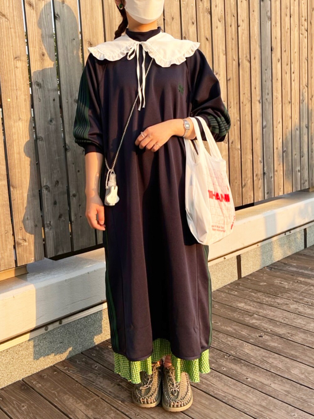 「夏、ootd、春コーデ、NEEDLES、ワンピース、サンダル、BEAMS BOY、keen、CIAOPANIC TYPY、BAGGU、BEAUTY&YOUTH UNITED ARROWS、ビッグカラー、つけ襟、ギンガムチェック、おしゃれさんと繋がりたい」｜「BAGGUの【BAGGU(バグゥ)】15th ANNIVERSARY（トートバッグ、レッド系）」を使った、mifuさん（レディース・155cm）の春コーディネートの1枚目の写真