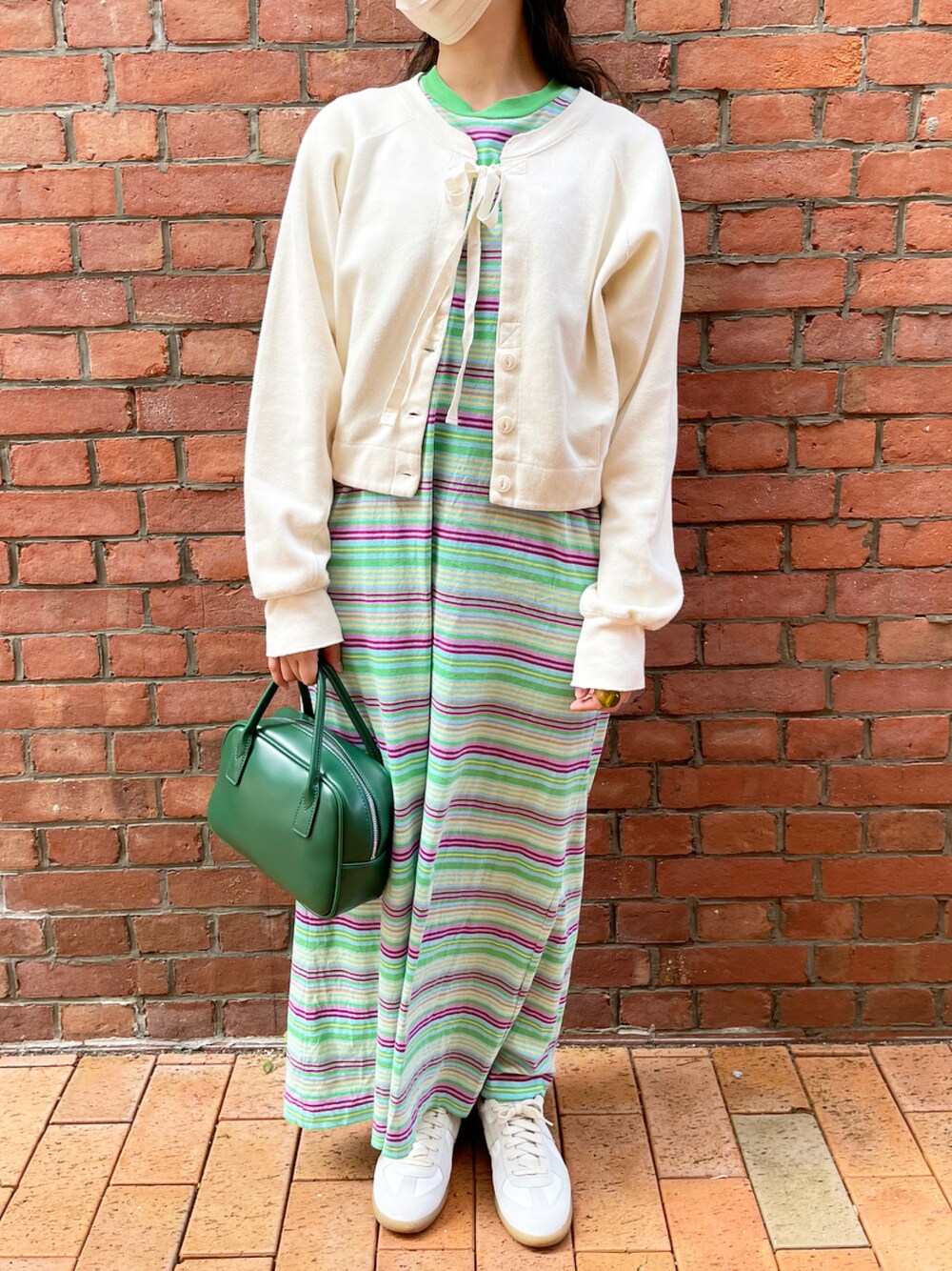 「秋のコーデ、秋服コーデ、休日スタイル、着回しコーデ、カーディガン、ワンピース、ボーダー、FREAK’Ｓ STORE、BEAMS BOY、ジャーマントレーナー、Maison Margiela、RAGEBLUE」｜「Ray BEAMSのRay BEAMS / ミニ ボストン バッグ（ボストンバッグ、グリーン系）」を使った、mifuさん（レディース・156cm）の秋コーディネートの1枚目の写真