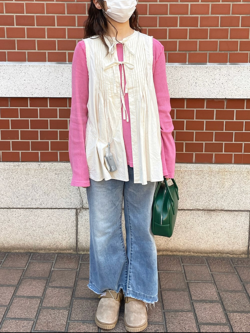 「秋服、秋服コーデ、BEAMS BOY、FREAK’Ｓ STORE、SHAKA、Ray BEAMS、CIAOPANIC TYPY、ベストコーデ、カラーコーデ、おしゃれさんと繋がりたい」｜「FREAK'S STOREのピンタックベスト（ベスト、ホワイト系）」を使った、mifuさん（レディース・156cm）の秋コーディネートの1枚目の写真