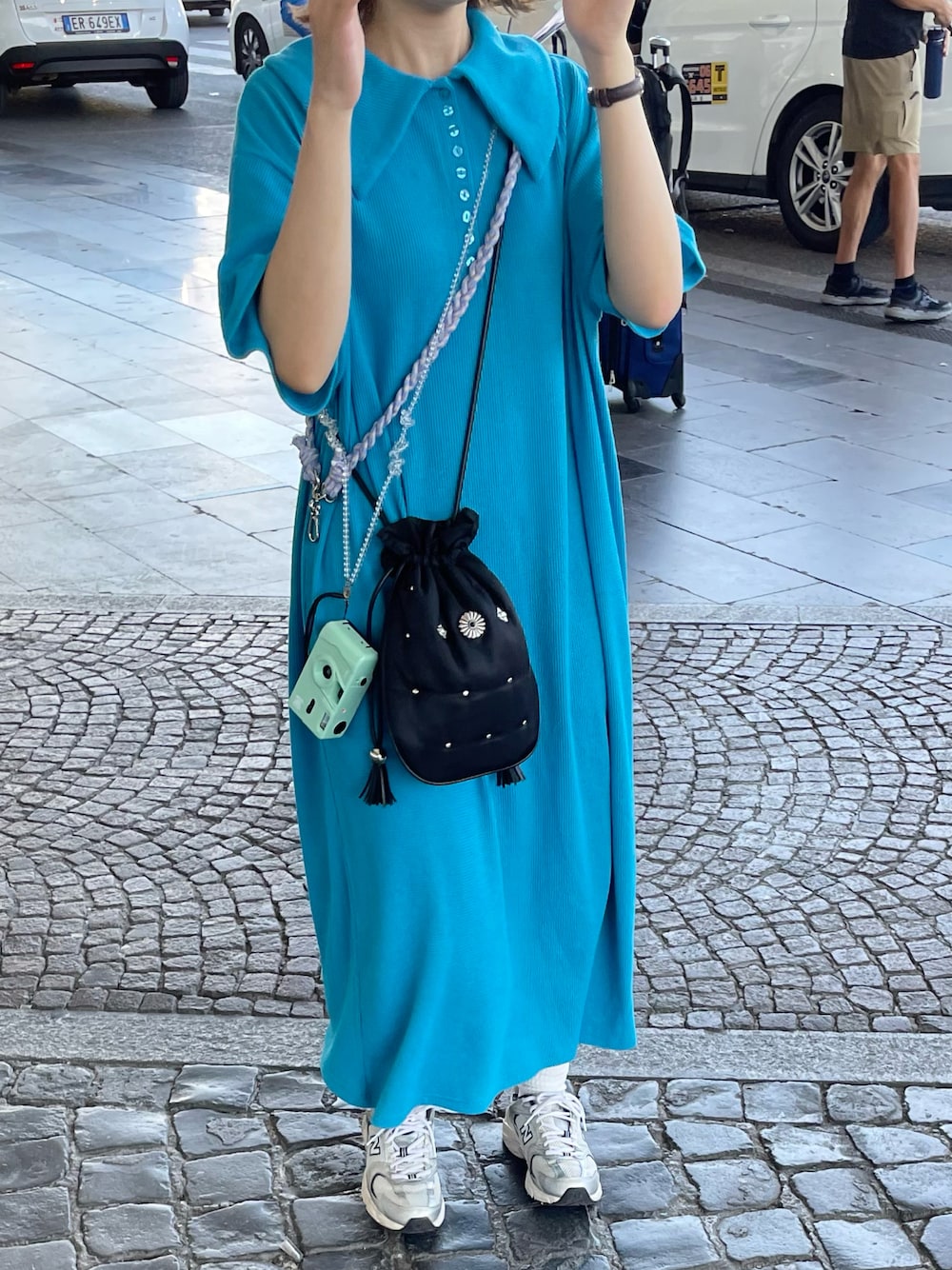「秋服コーデ、シンプルコーデ、カジュアルコーデ、ワンピース、ポロシャツ、ポロシャツワンピース、ブルー、ブルーコーデ、ラフコーデ、旅行コーデ、forksy、New Balance、control freak」｜「forksy.の【forksy.】ワッフルビッグカラーポロワンピース（ワンピース、ブルー系）」を使った、mifuさん（レディース・156cm）の秋コーディネートの1枚目の写真