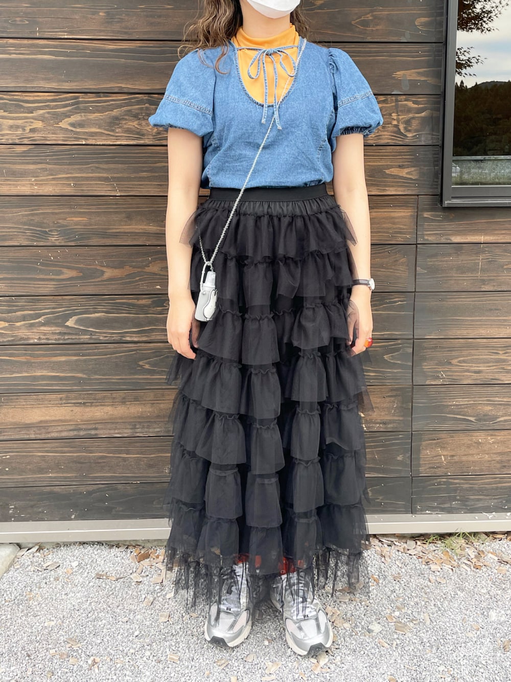 「スカートスタイル、デニムトップス、FREAK’Ｓ STORE、New Balance、チュールスカート、スニーカー、BEAMS BOY、おしゃれさんと繋がりたい、夏コーデ、秋コーデ」｜「FREAK'S STOREのデニムパフスリーブブラウス（シャツ/ブラウス、ブルー系）」を使った、mifuさん（レディース・155cm）の秋コーディネートの1枚目の写真