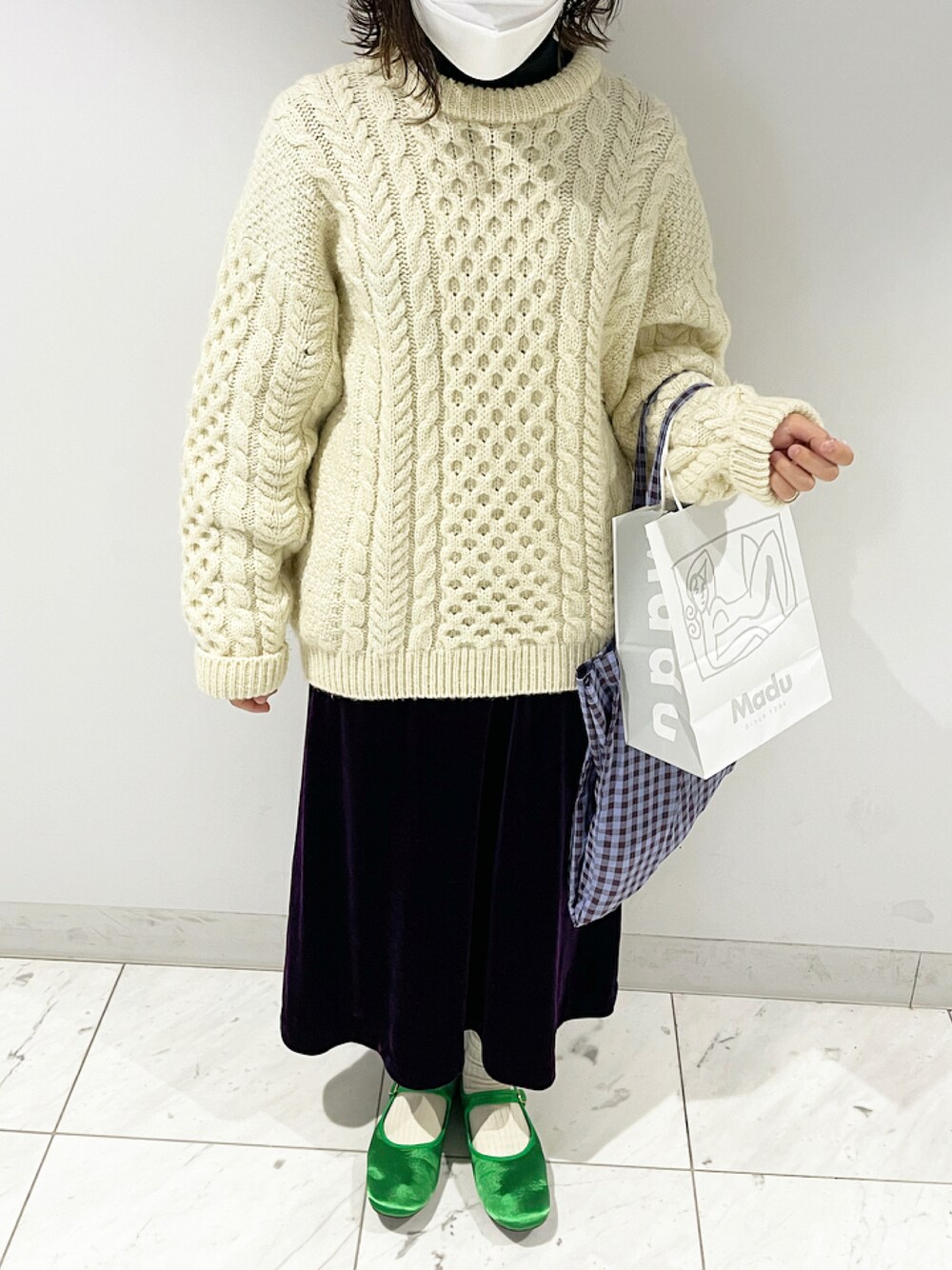 「休日スタイル、秋のコーデ、カジュアル、ニット、スカートスタイル、シンプル、グリーン、古着、古着MIX、ootd、おしゃれさんと繋がりたい」｜「古着のアイテム（ニット/セーター、ホワイト系）」を使った、mifuさん（レディース・156cm）の秋コーディネートの1枚目の写真