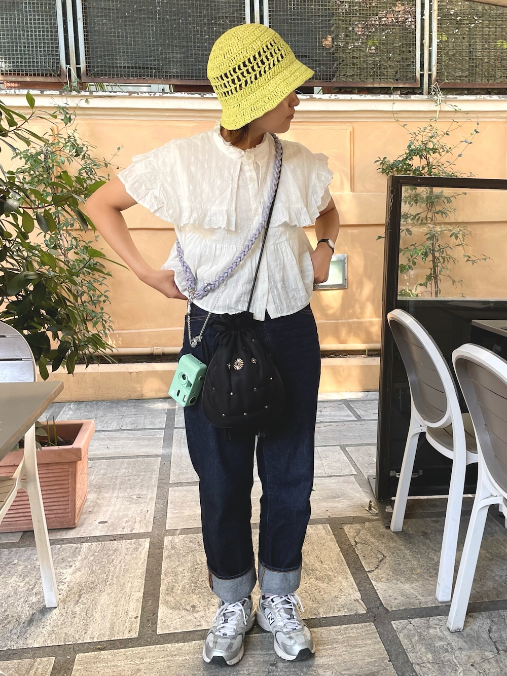 「シンプルコーデ、カジュアルコーデ、夏コーデ、ブラウス、ハット、H&M、wcloset、LOWRYS FARM、New Balance、旅行コーデ」｜「H&Mのアイテム（ハット、グリーン系）」を使った、mifuさん（レディース・156cm）の秋コーディネートの1枚目の写真