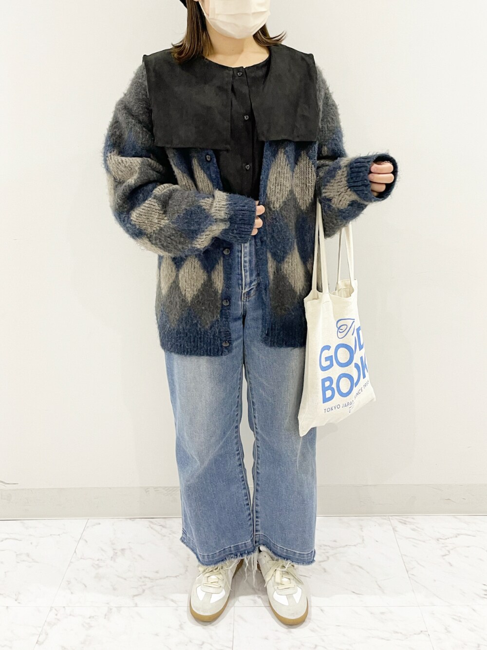 「休日スタイル、シンプルコーデ、おしゃれさんと繋がりたい、カーディガン、SHIPS、CIAOPANIC TYPY、ootd、冬コーデ、冬、春、Maison Margiela、ジャーマントレーナー」｜「SHIPSのSHIPS: リラックス アーガイル Vネック カーディガン（カーディガン/ボレロ、ブルー系）」を使った、mifuさん（レディース・155cm）の冬コーディネートの1枚目の写真