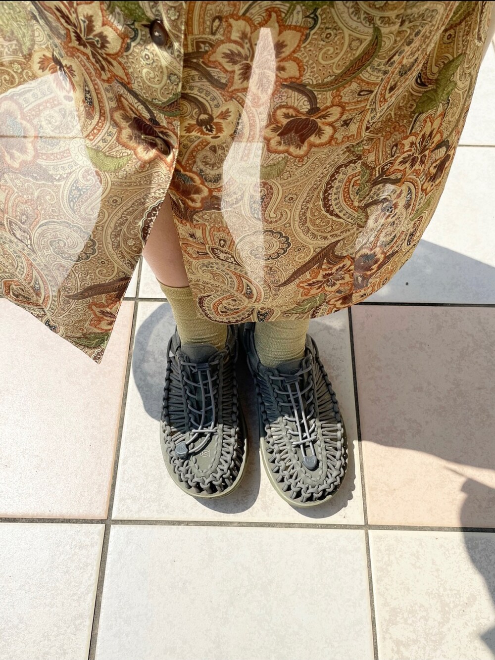 「休日スタイル、ootd、休日コーデ、おしゃれさんと繋がりたい、ロングワンピース、古着、古着MIX、古着コーデ、古着好きな人と繋がりたい、keen」｜「KEENの【WEB限定】KEEN/キーン　UNEEK/ユニーク スポーツサンダル (フラットサンダル)（サンダル、グリーン系）」を使った、mifuさん（レディース・156cm）の秋コーディネートの1枚目の写真