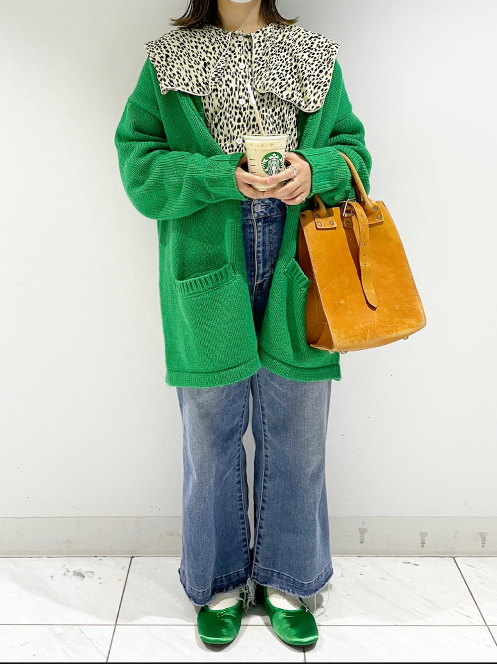 「冬、パンツスタイル、おしゃれさんと繋がりたい、今日のコーデ、ootd、グリーン、デニム、カーディガン、レオパード、FREAK’Ｓ STORE、CIAOPANIC TYPY、マイベストコーデ2021」｜「韓国服のアイテム（シャツ/ブラウス、ベージュ系）」を使った、mifuさん（レディース・156cm）の冬コーディネートの1枚目の写真