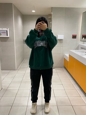 「line-up wearsのアイテム（チノパンツ、ブラック系）」を使った、川崎雨さん（レディース・165cm）の冬コーディネート